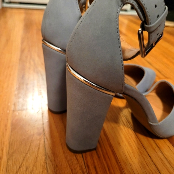 Grey Heels - Picture 3 of 3